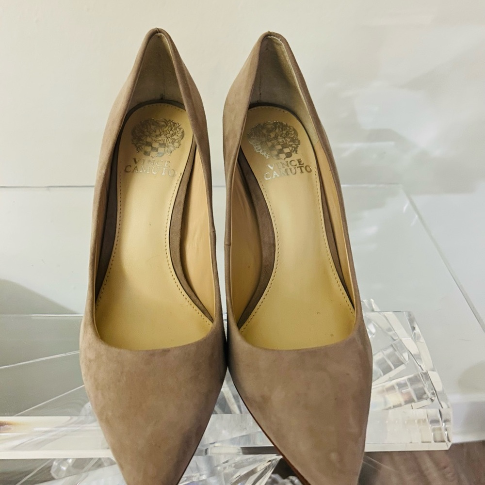 Vince Camuto Tan Suede Heels Elegant Pointed-Toe Pumps
